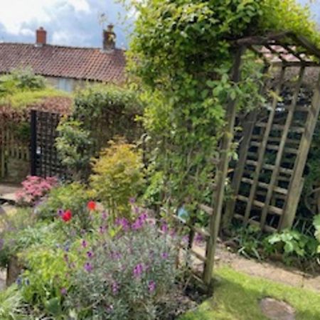 Picturesque Stone Cottage In The Heart Of North Yorkshire Village - Hideaway Cottage Bagian luar foto