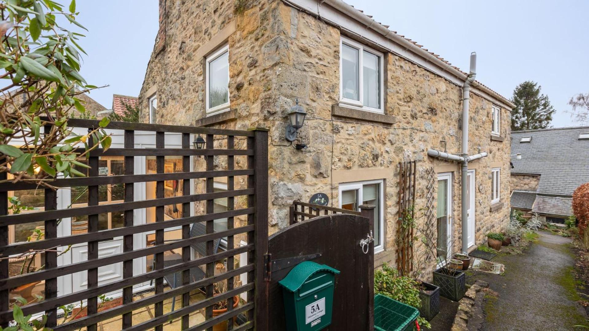 Picturesque Stone Cottage In The Heart Of North Yorkshire Village - Hideaway Cottage Bagian luar foto