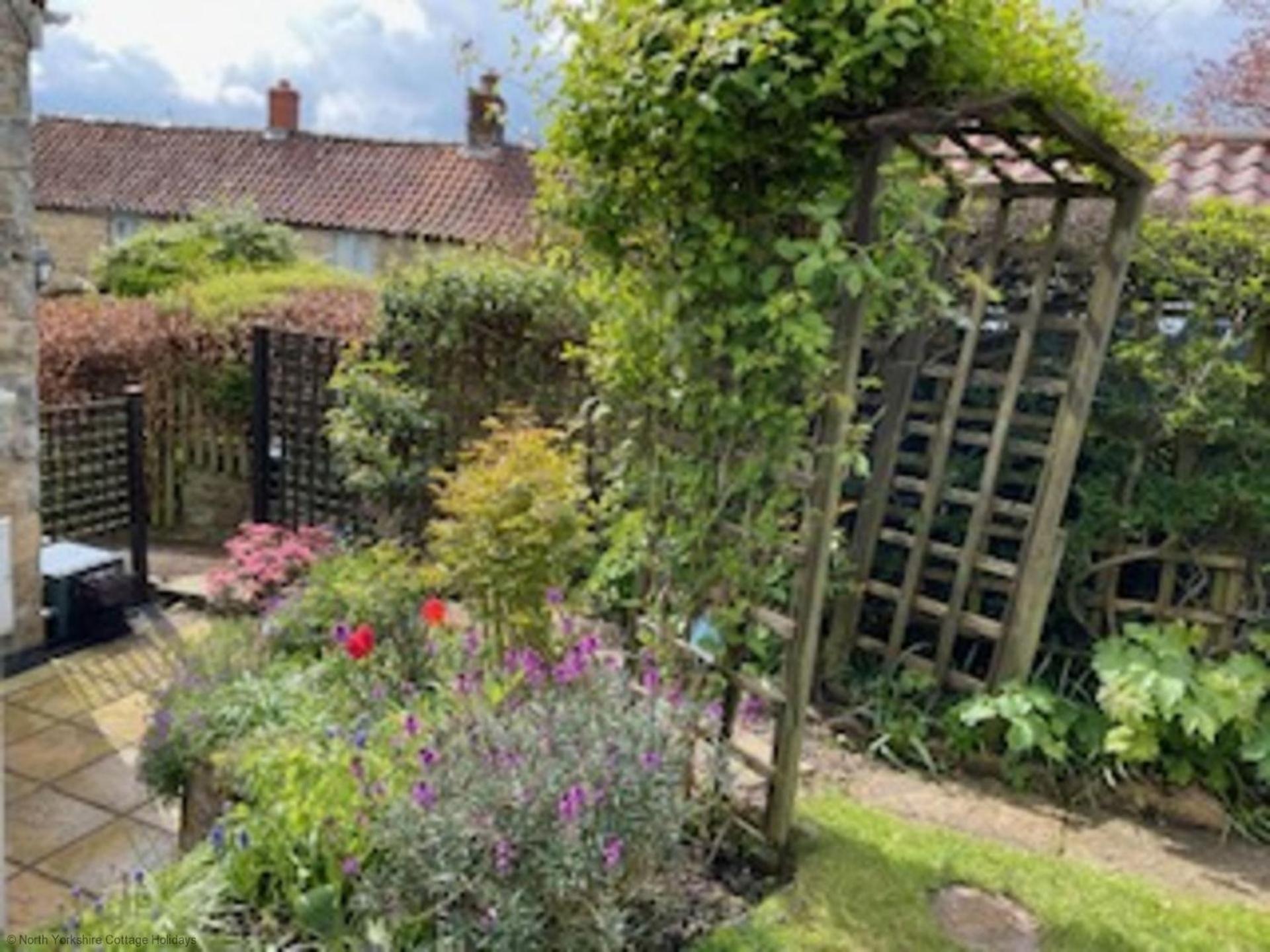 Picturesque Stone Cottage In The Heart Of North Yorkshire Village - Hideaway Cottage Bagian luar foto